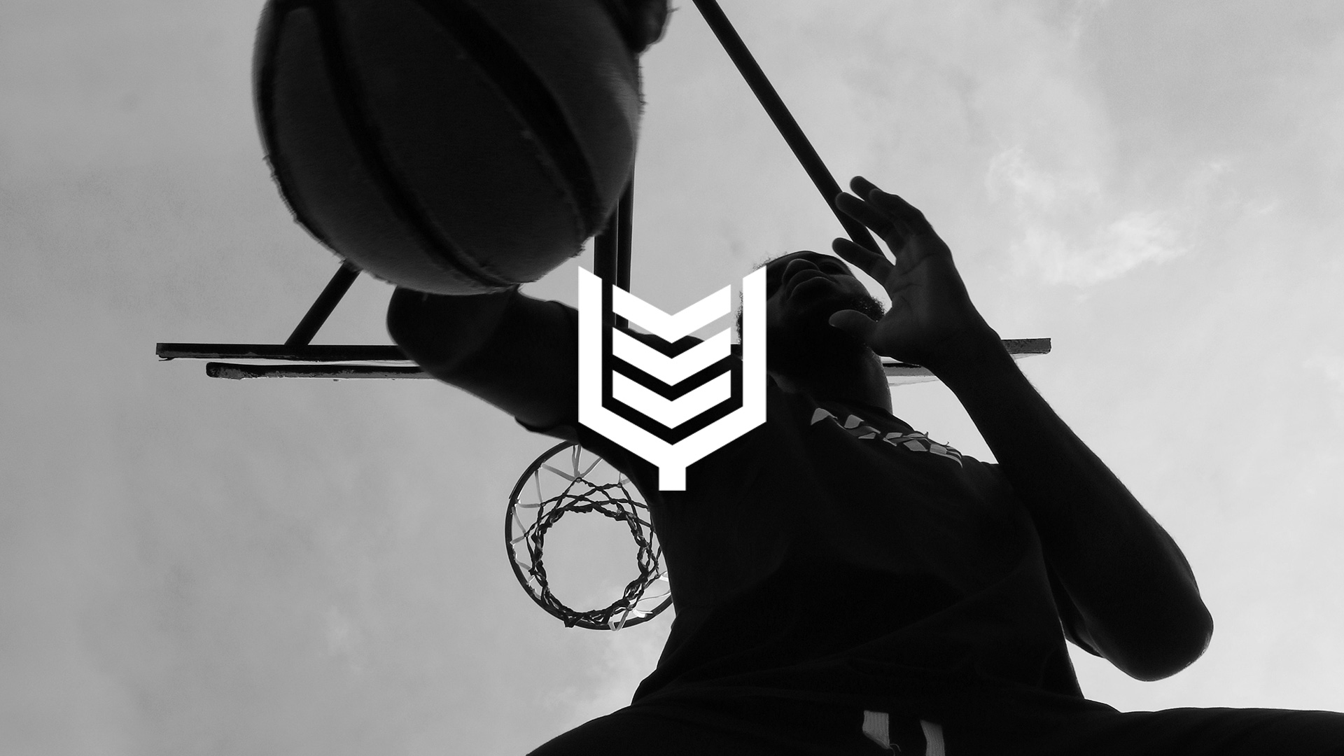 Entrenando al aire libre con el logo de Aula Veritas