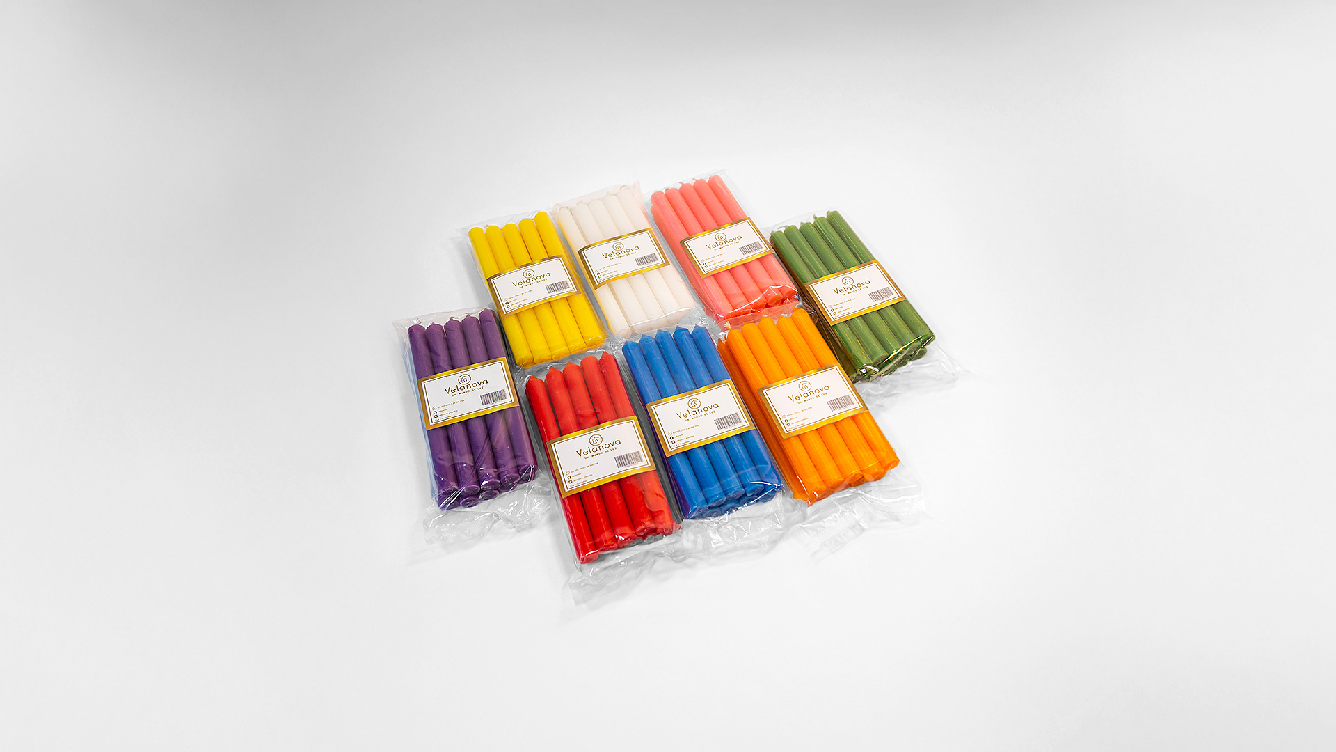 Packaging de Velanova con detalles dorados y colores coloridos.